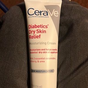 BOGO SA LE CERAVE. DIABETICS DRY SKIN RELIEF 8 OZ